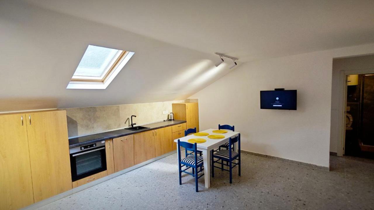 Apartment Bijela Buitenkant foto